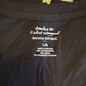 Banana Republic Tee in Classic Black